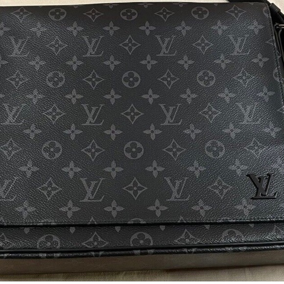 Louis Vuitton District PM Monogram Eclipse Messenger Bag M46255 - Picture 2 of 9